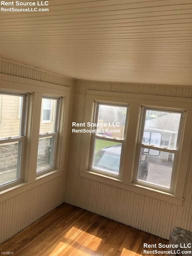 Main picture of 140 Warren St