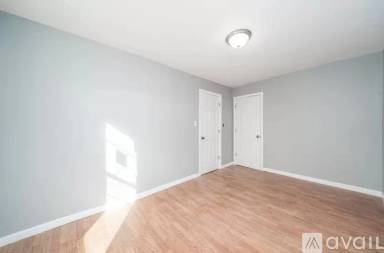 Main picture of 10 W 52nd St