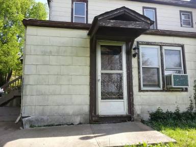 Main picture of 2329 S Crysler Ave