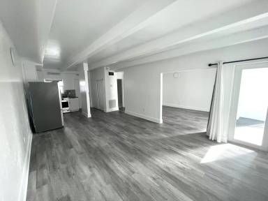 Main picture of 325 Ocean Dr