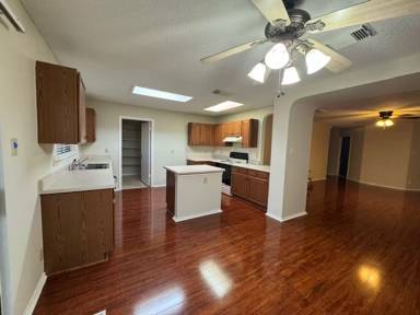Main picture of 10114 Sandbrook Hl