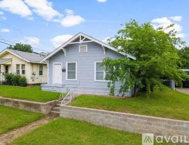 Main picture of 3113 E 12th St