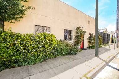 Main picture of 1092 Calcot Pl