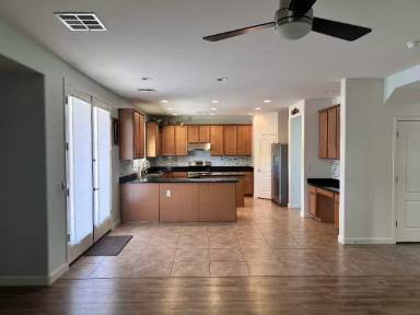 Main picture of 4632 S Griswold St