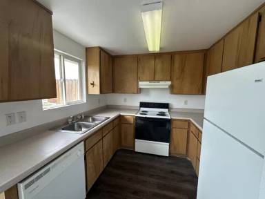 Main picture of 1258 Newlands Dr W