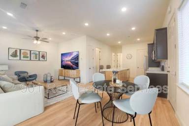 Main picture of 1010 N Parkway