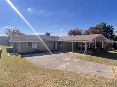 Main picture of 109 Londonderry Rd