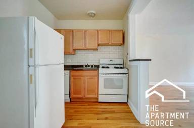 Main picture of 1347 N Dearborn St