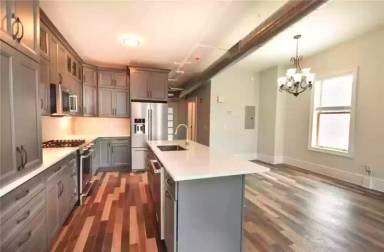 Main picture of 139 State St