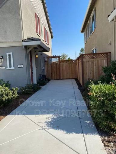 Main picture of 1024 S Prosperity St