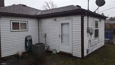 Main picture of 4744 Campbell St