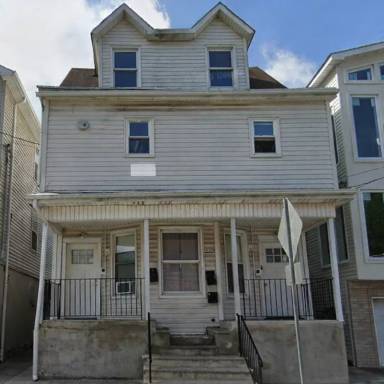 Main picture of 272 W Runyon St