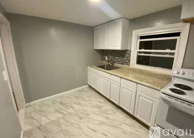 Main picture of 293 W Runyon St