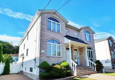 Main picture of 21 Jumel St