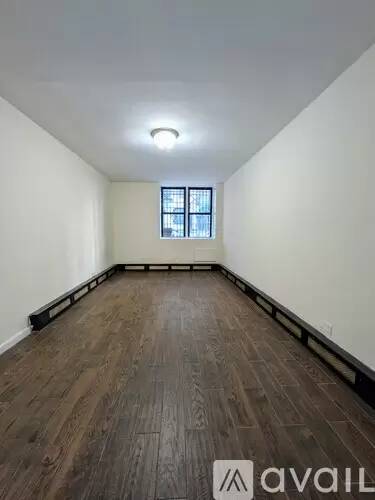Main picture of 490 E 74th St
