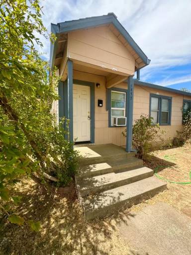 Main picture of 3040 South St