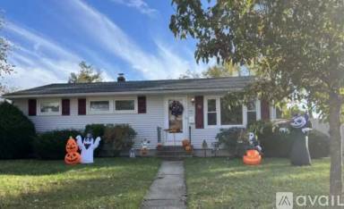 Main picture of 28 Hoyt St