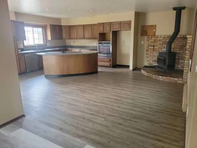 Main picture of 518 2nd Ave E