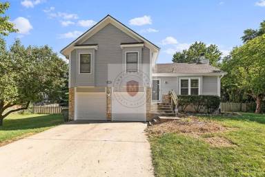 Main picture of 16017 W 124th Cir