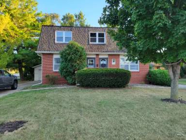 Main picture of 1021 SE Uehlamar Dr