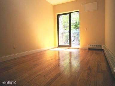 Main picture of 447 W 47th St