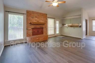 Main picture of 215 Linda St