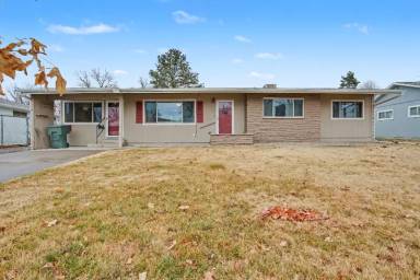 Main picture of 450 Elm Ct