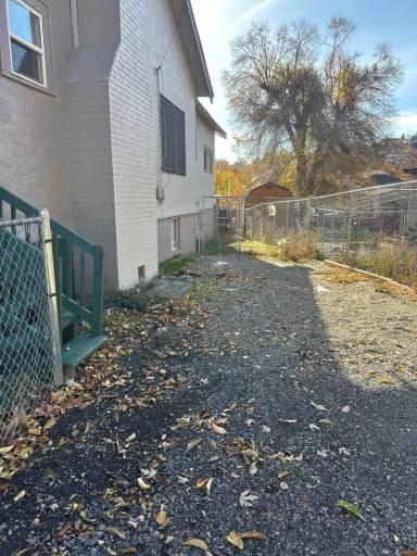 Main picture of 332 N 10th St