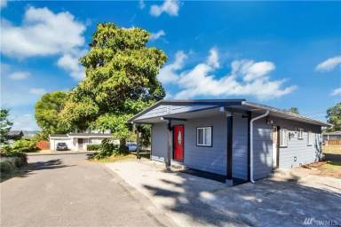 Main picture of 2100 NE 6th Pl