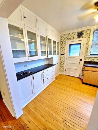 Main picture of 5156 N Broadway St