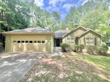 Main picture of 177 Suwanee Ct