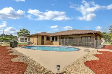 Main picture of 2557 Canterbury Dr N