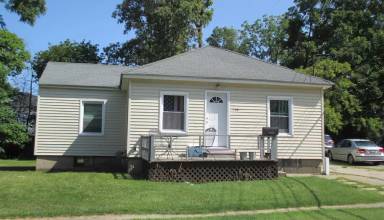 Main picture of 704 Oak St
