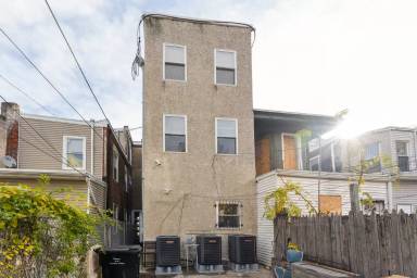Main picture of 2252 N Park Ave