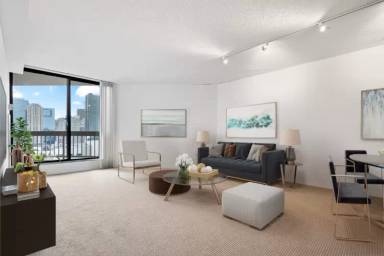 Main picture of 740 N Dearborn St