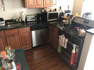 Main picture of 920 W Cullom Ave