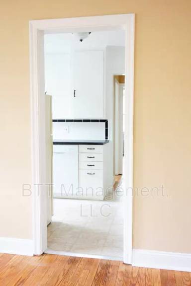 Main picture of 8206 Greenwood Ave