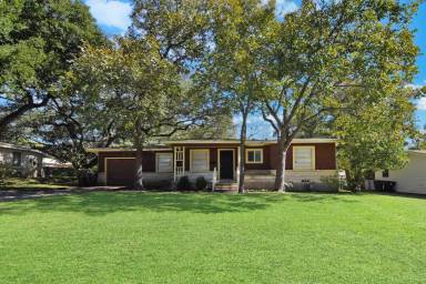Main picture of 1417 Live Oak Dr