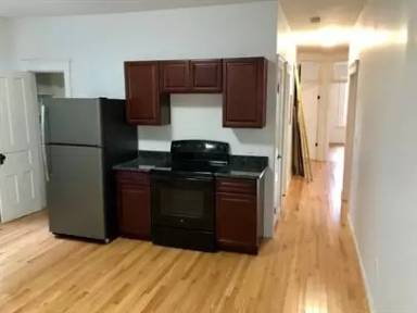 Main picture of 4 Alpine St