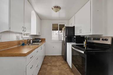 Main picture of 3906 1/2 W Dorian St