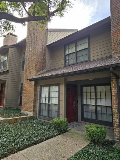 Main picture of 9910 Royal Ln