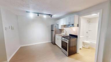 Main picture of 87 Lake St