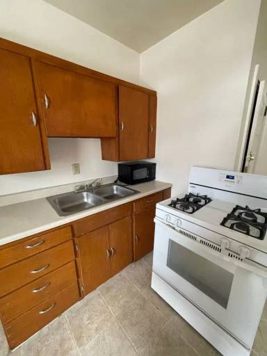 Main picture of 802 Blake Ave