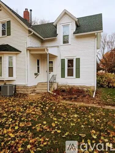 Main picture of 327 E 7th St