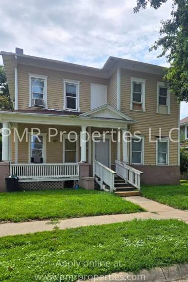 Main picture of 823 3rd Ave