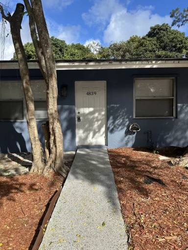 Main picture of 4833 Serafica Dr