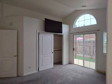 Main picture of 2417 Boxwood St