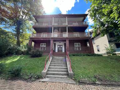 Main picture of 544 E 9th Ave