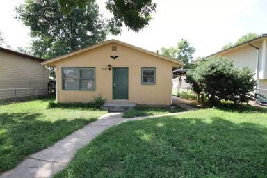 Main picture of 731 W 12th St