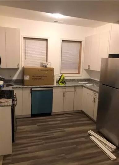 Main picture of 920 W 35th Pl